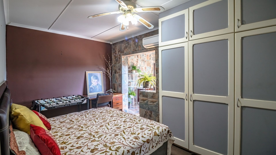 4 Bedroom Property for Sale in Bonza Bay Eastern Cape